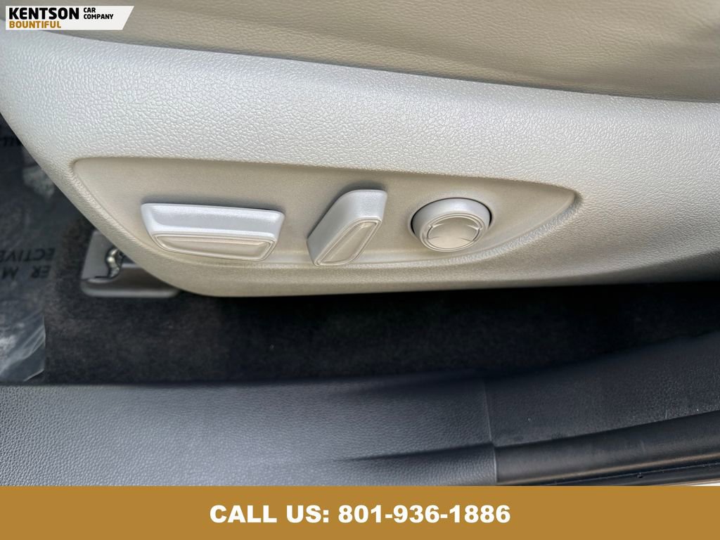 Used 2025 Toyota Highlander XLE image 35