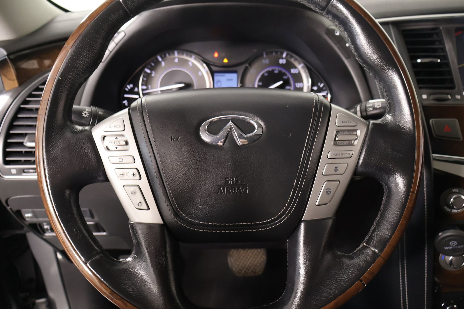 Used 2019 INFINITI QX80 Luxe w/ 22" Wheel Package AWD/4WD image 4