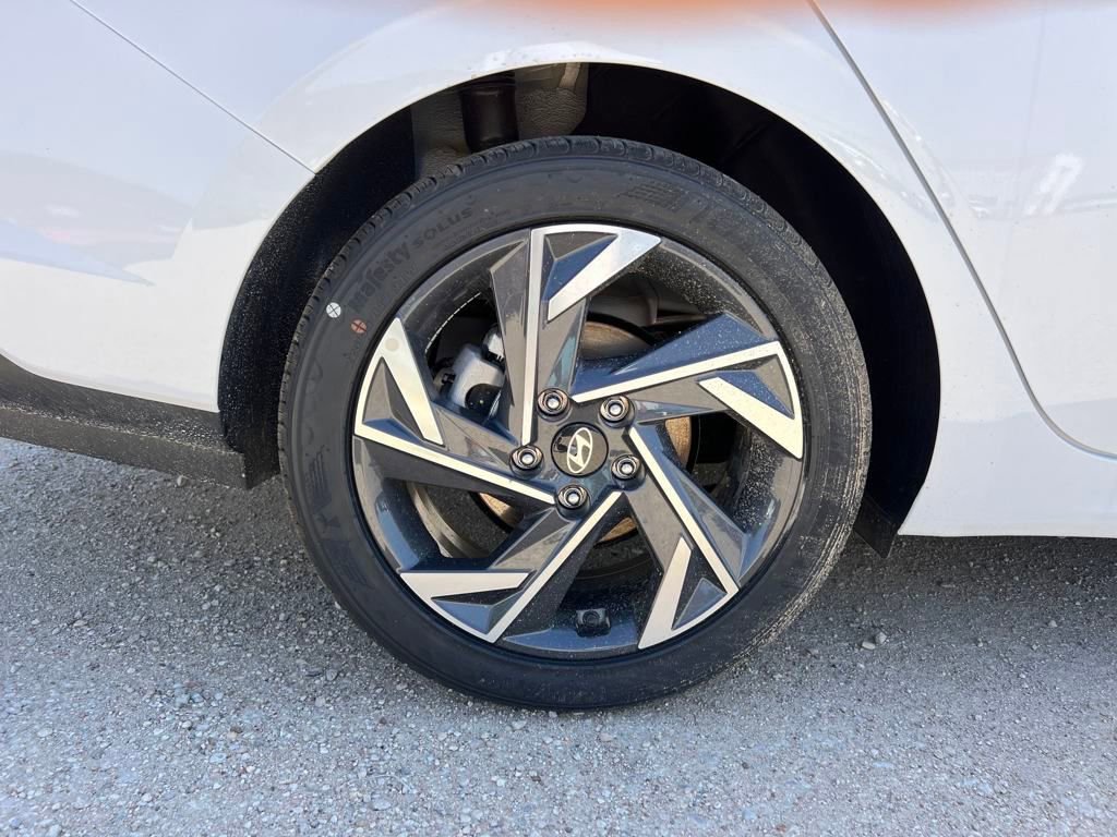 Used 2025 Hyundai Elantra Sport image 9