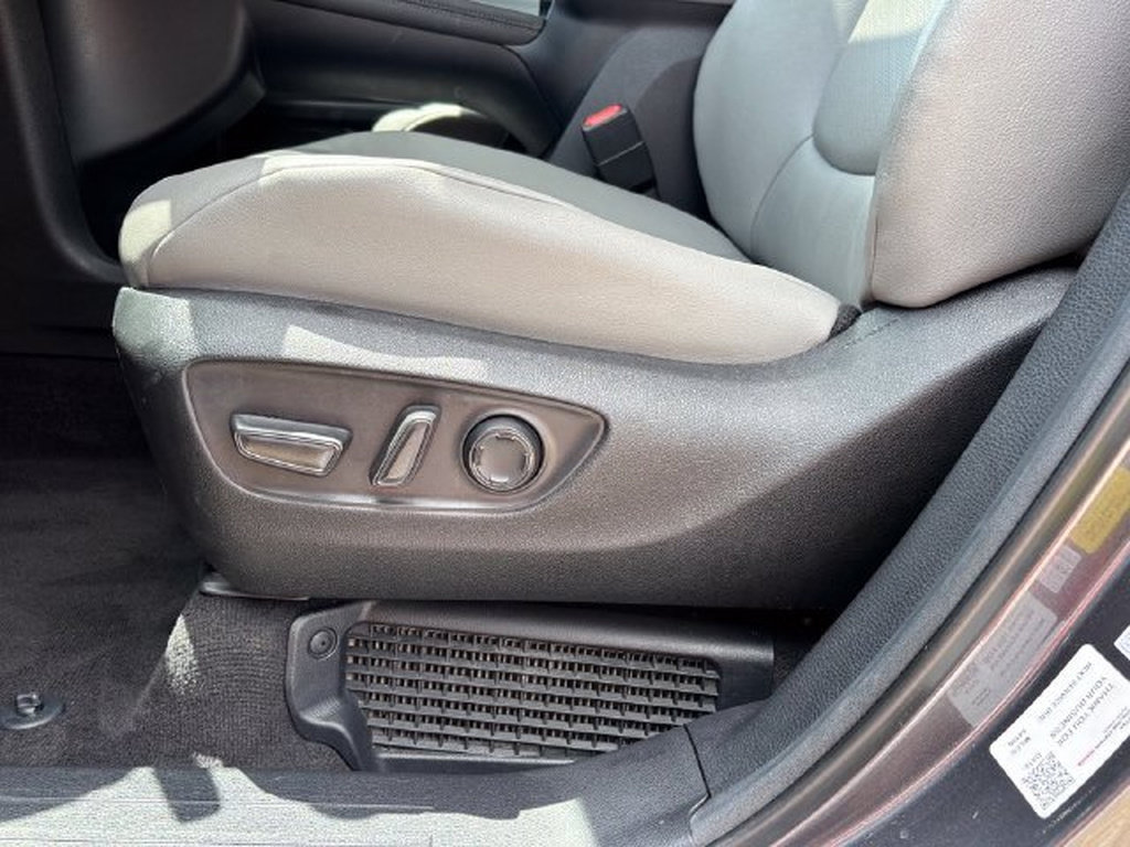 Used 2025 Toyota Sienna XLE FWD image 14