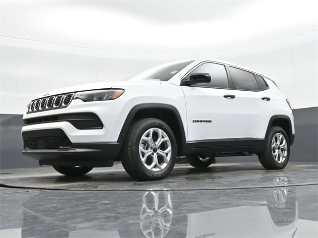 Used 2025 Jeep Compass Sport image 41