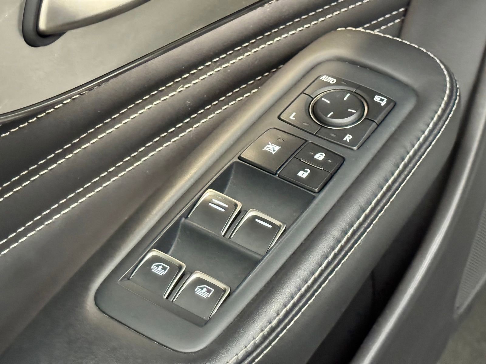 Used 2022 Lexus LS 500h AWD w/ Luxury Package image 21