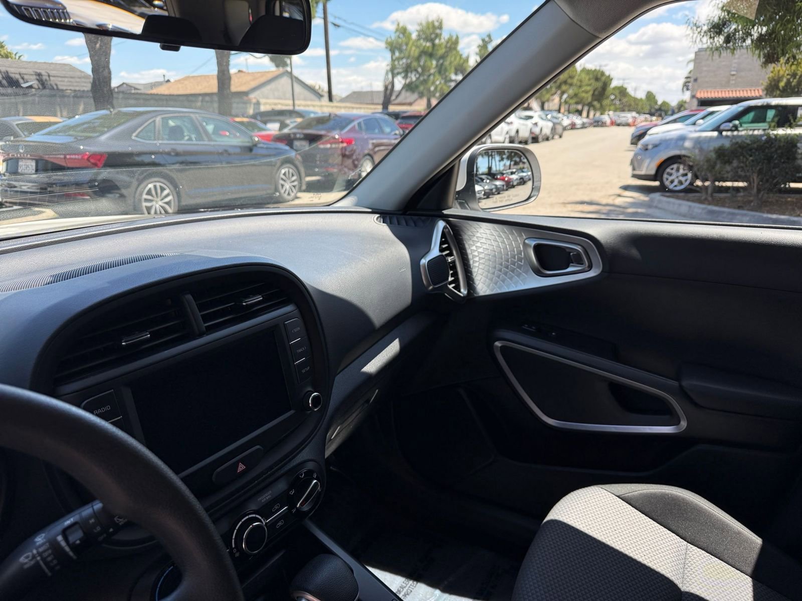 Used 2025 Kia Soul LX w/ LX Technology Package FWD image 31