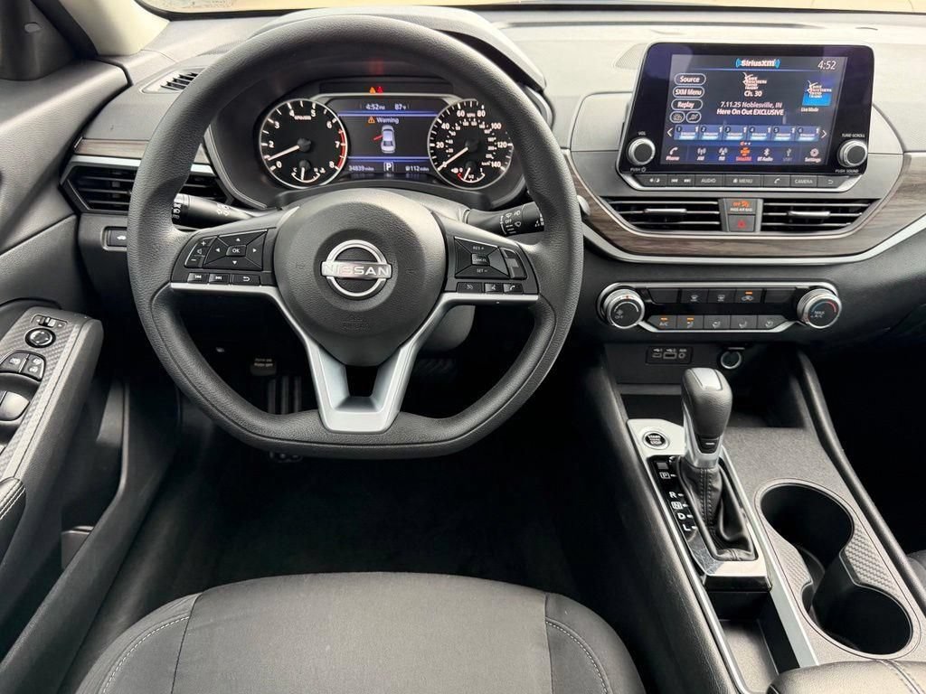 Used 2025 Nissan Altima 2.5 SV FWD image 17