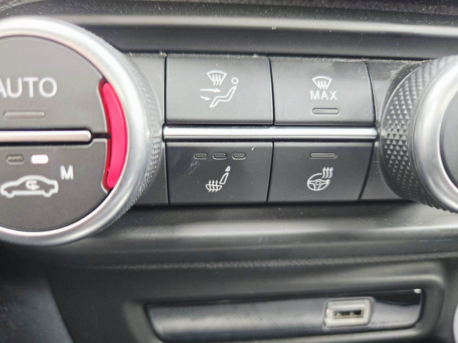 Used 2024 Alfa Romeo Giulia Veloce AWD/4WD image 33