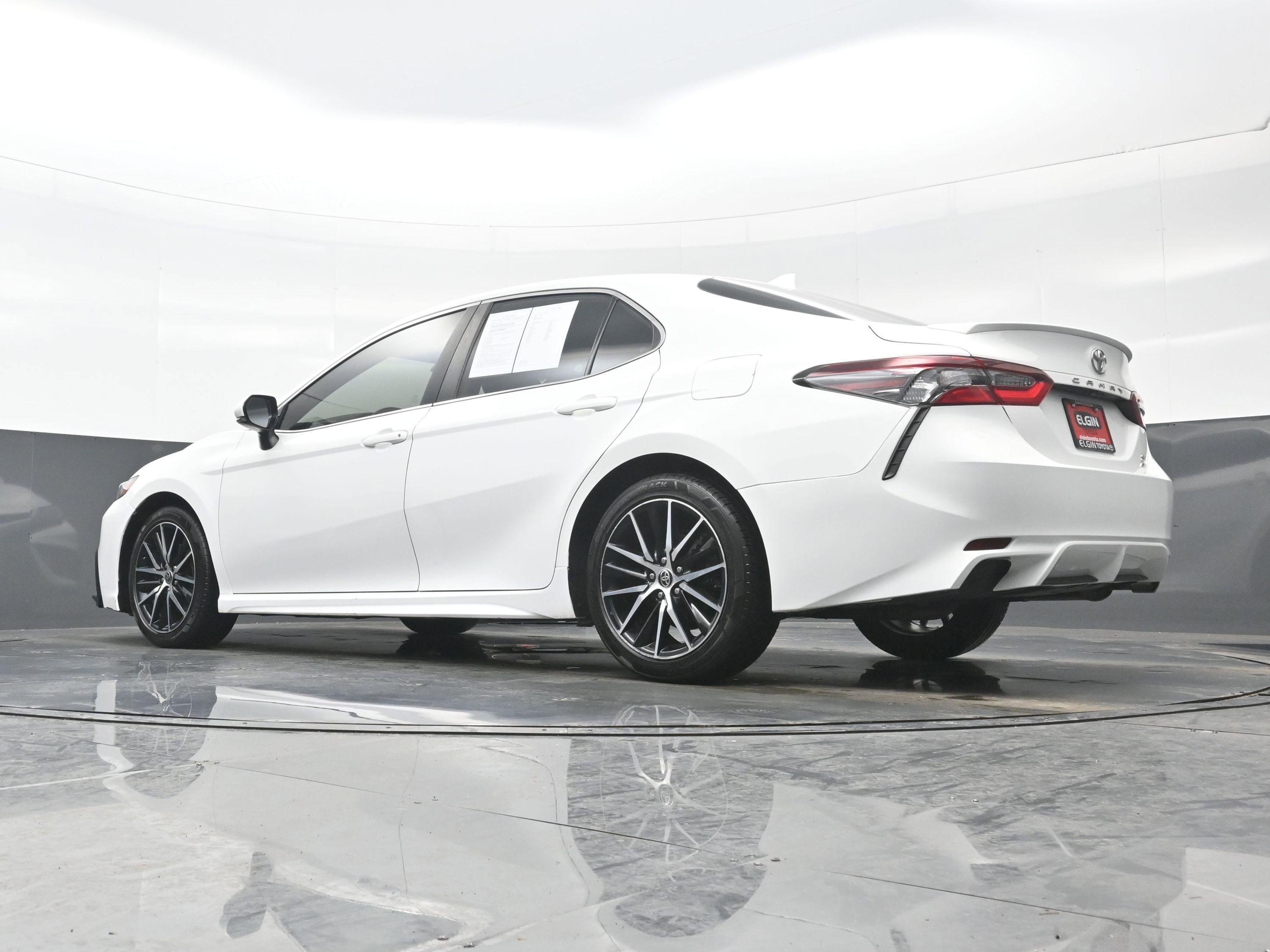 Used 2021 Toyota Camry SE w/ Cold Weather Package image 30