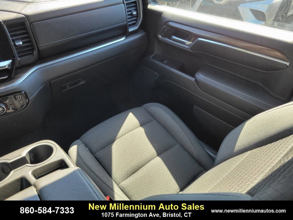 Used 2024 Chevrolet Silverado 1500 LT image 14
