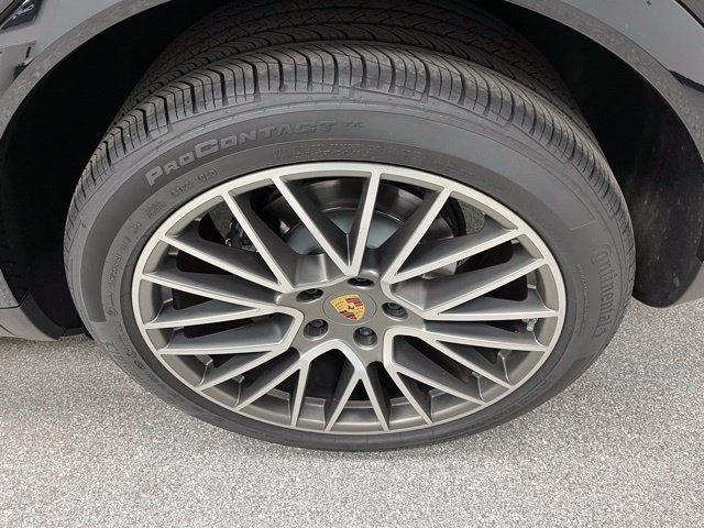 Used 2022 Porsche Cayenne Platinum Edition AWD/4WD image 16