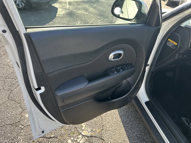 Used 2017 Kia Soul image 11
