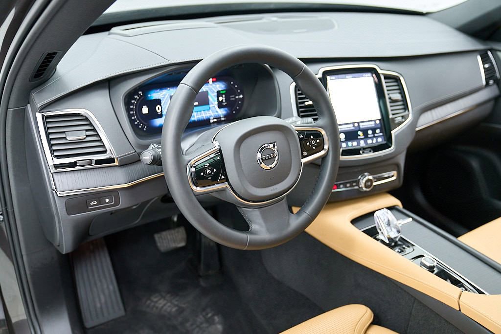 Certified 2024 Volvo XC90 T8 Ultimate AWD/4WD image 14