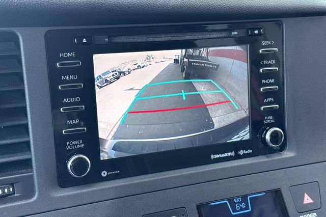 Used 2018 Toyota Sienna SE w/ SE Preferred Package FWD image 23