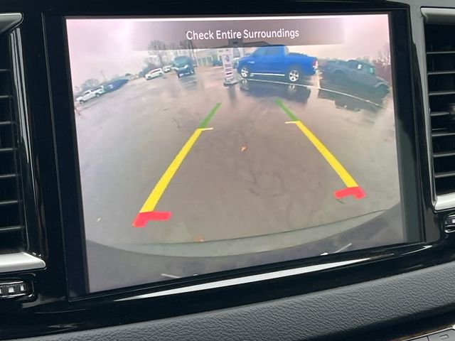 Used 2025 Chrysler Pacifica Select image 24