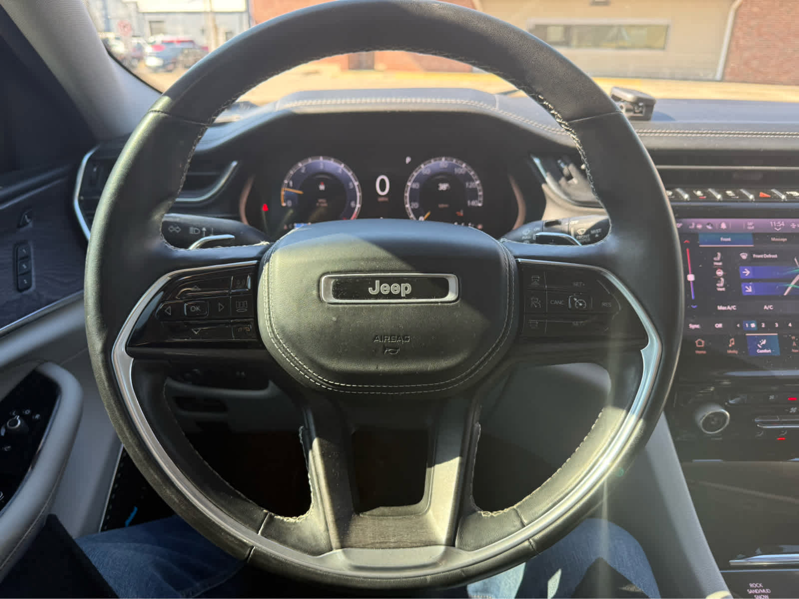 Used 2021 Jeep Grand Cherokee L Overland w/ Luxury Tech Group IV AWD/4WD image 21