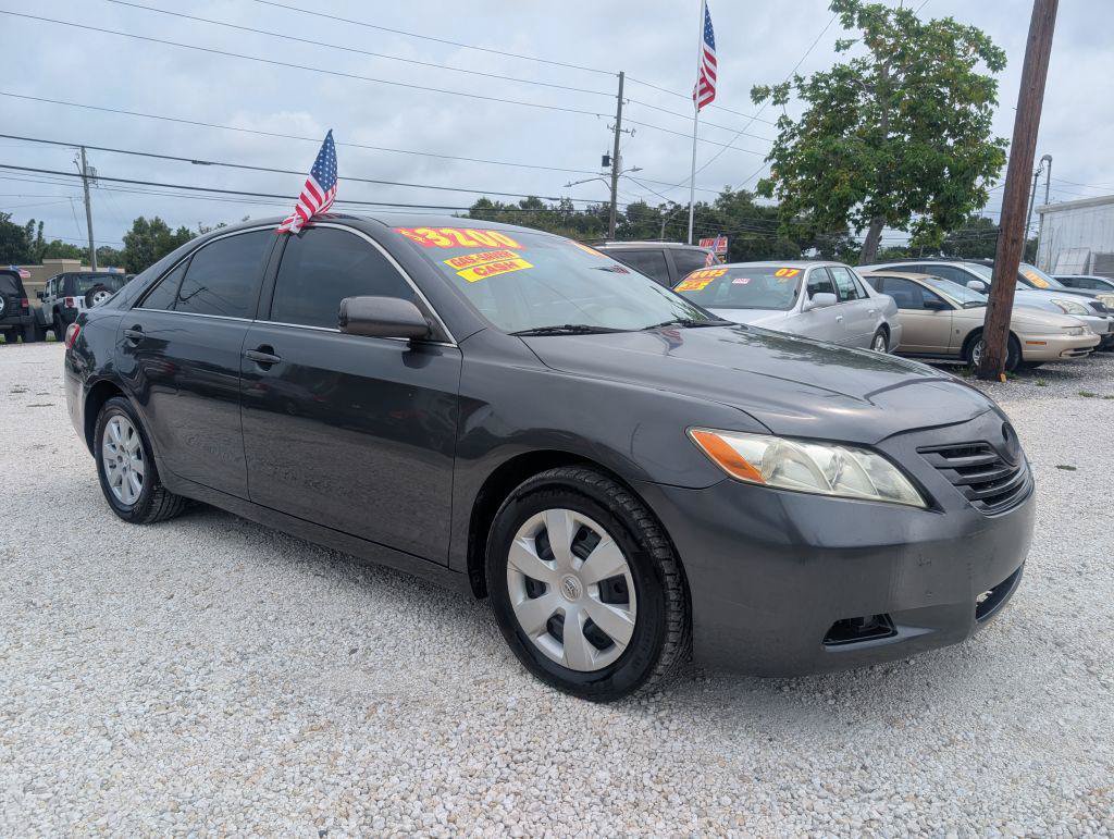 Used 2009 Toyota Camry SE FWD image 1