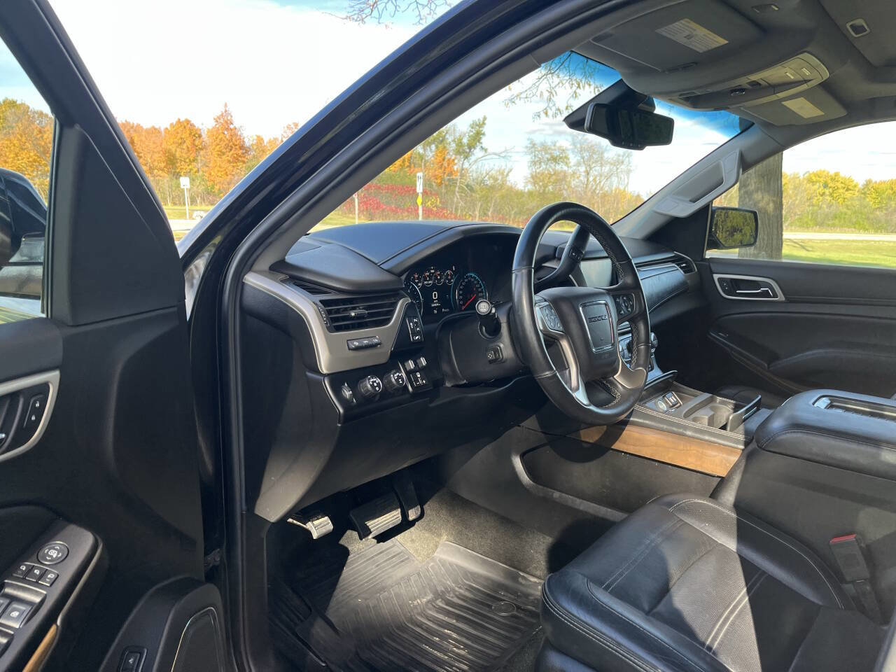 Used 2018 GMC Yukon XL Denali w/ Open Road Package image 27