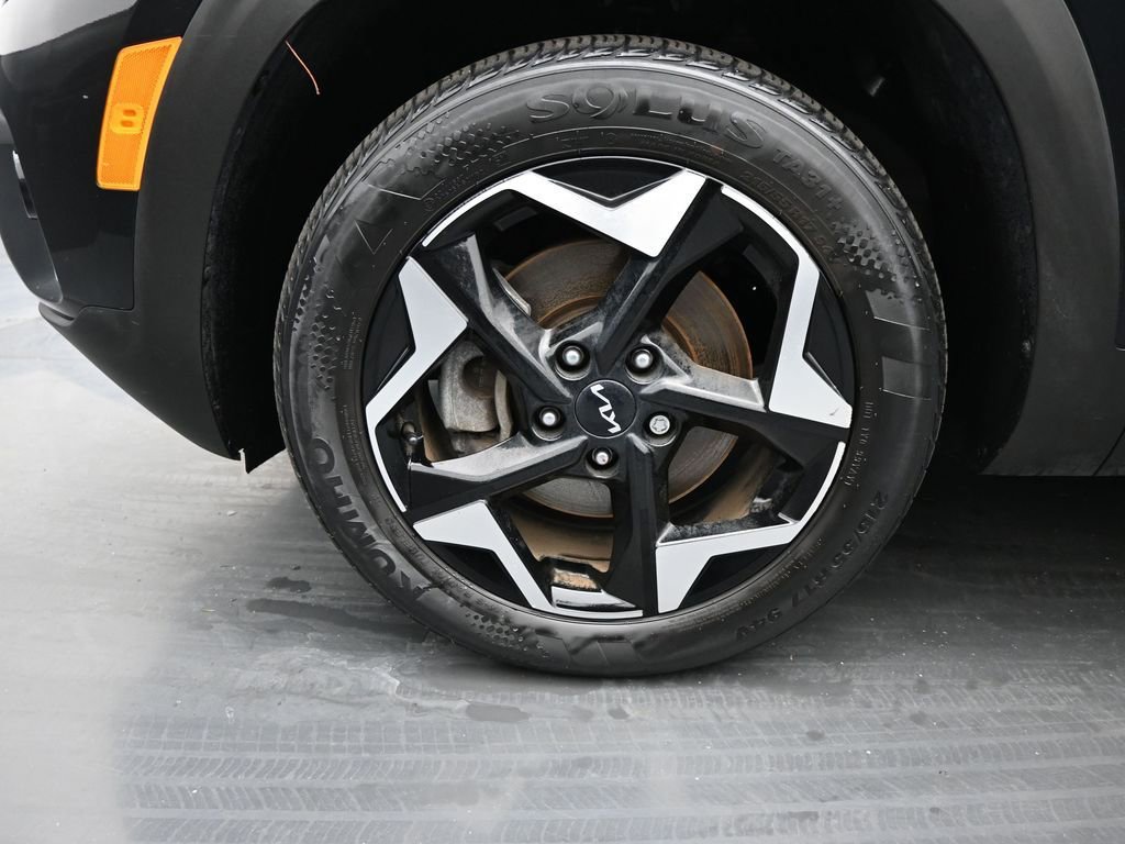 Used 2024 Kia Seltos EX image 2