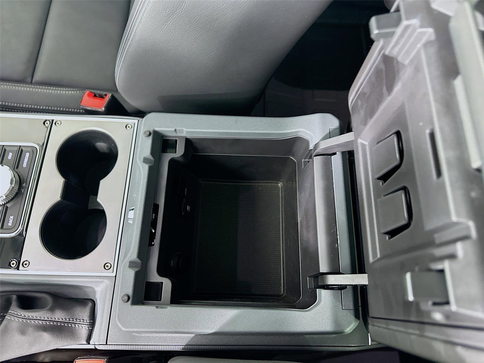 Used 2024 INEOS Grenadier Fieldmaster Edition image 30