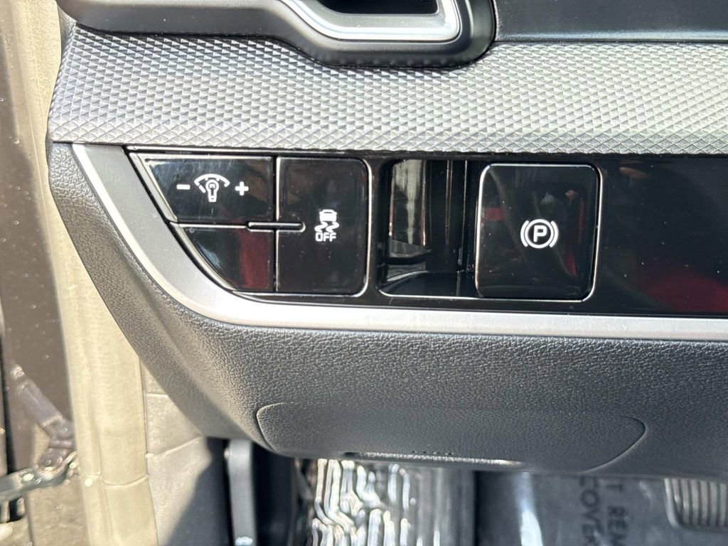 Used 2025 Kia Sportage LX image 38