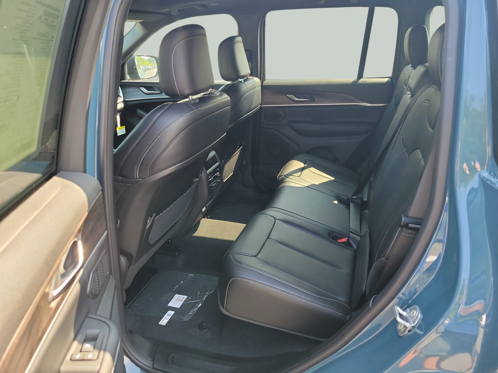 New 2027 Jeep Grand Cherokee Limited RWD image 27