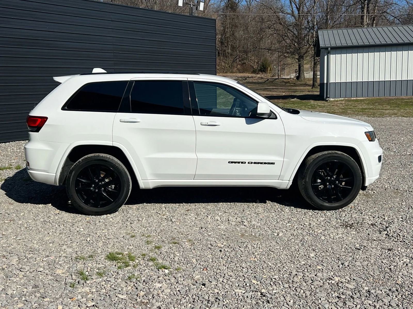 Used 2018 Jeep Grand Cherokee Altitude AWD/4WD image 6