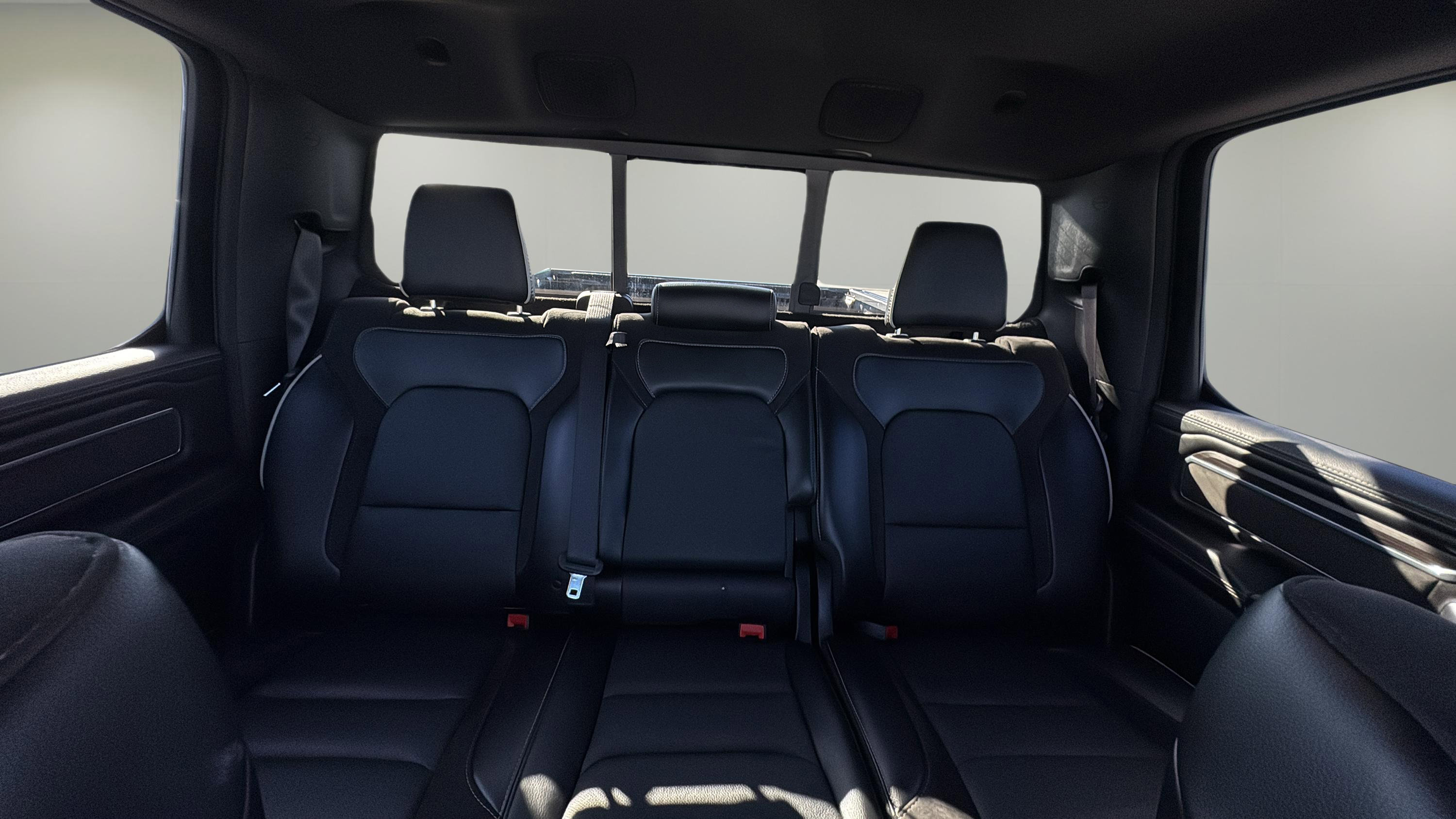 Used 2025 RAM 1500 Laramie AWD/4WD image 15