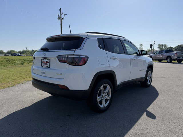 Used 2024 Jeep Compass Latitude AWD/4WD image 7