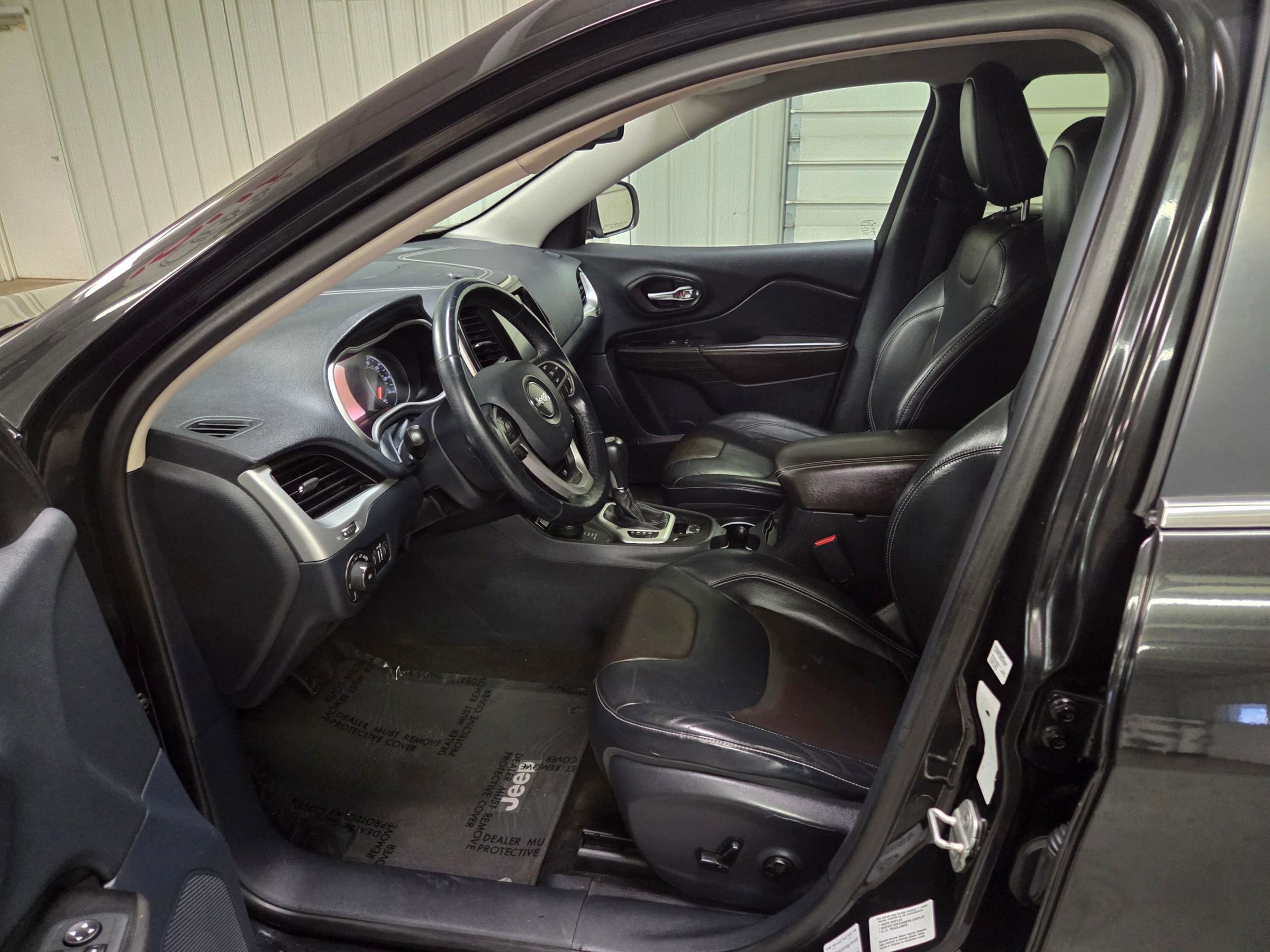 Used 2014 Jeep Cherokee Limited image 14