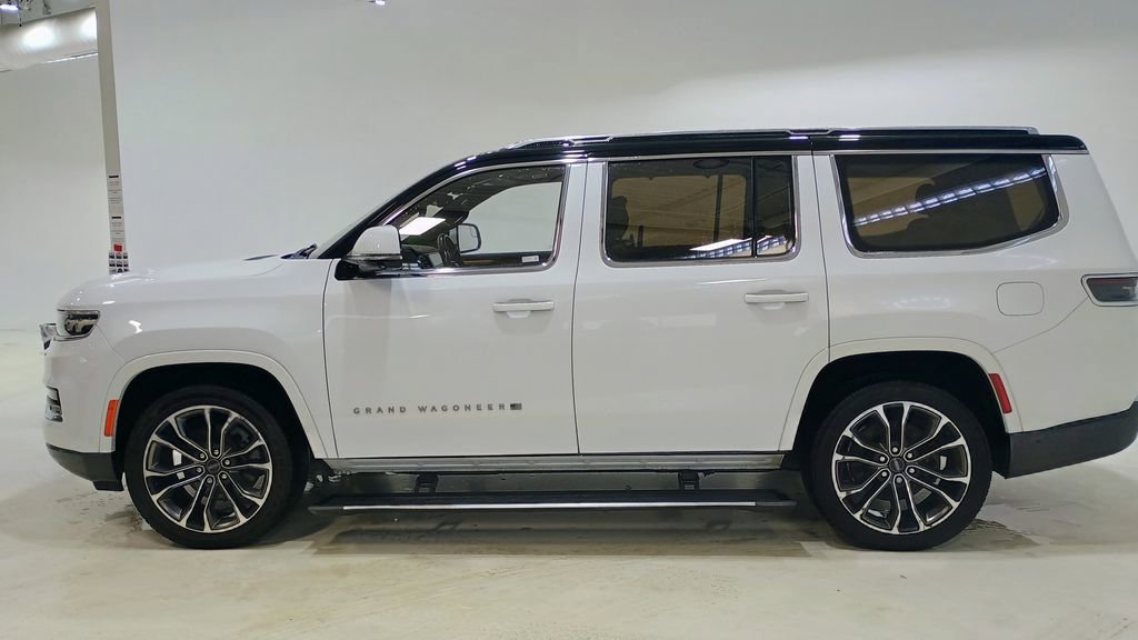 Used 2022 Jeep Grand Wagoneer Series III w/ Rear Seat Video Group 1 image 4