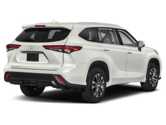 Used 2022 Toyota Highlander Platinum AWD/4WD image 2
