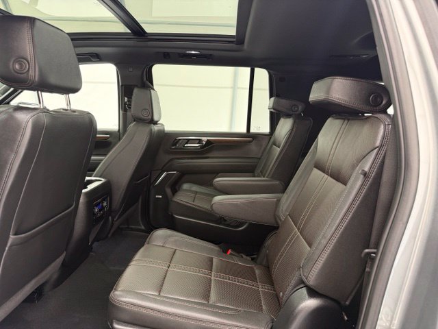 Used 2026 Chevrolet Suburban High Country w/ Sun And Tow Package AWD/4WD image 18