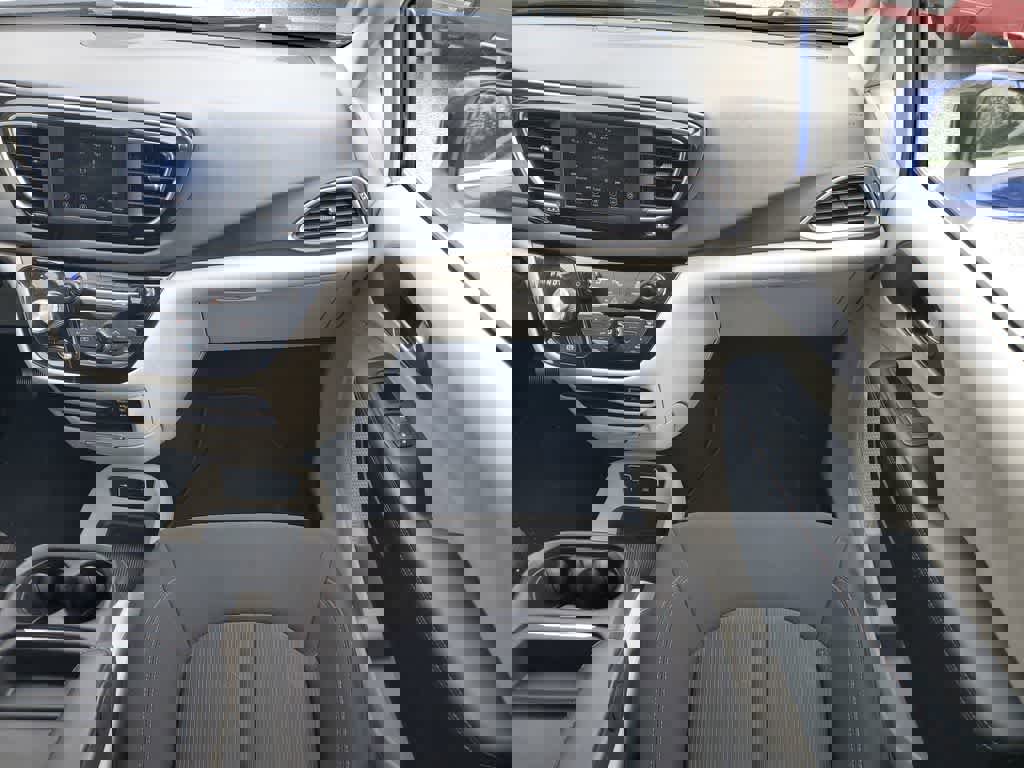 Used 2020 Chrysler Pacifica Touring w/ Tire & Wheel Group image 12