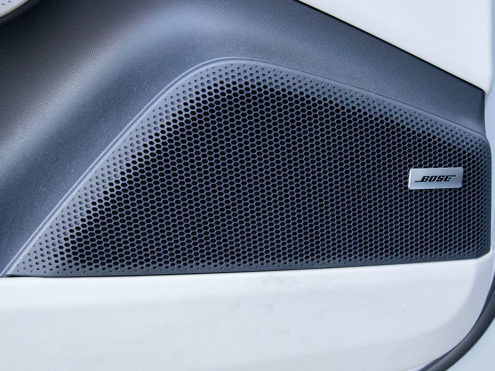 Certified 2025 Porsche Macan Electric RWD image 8