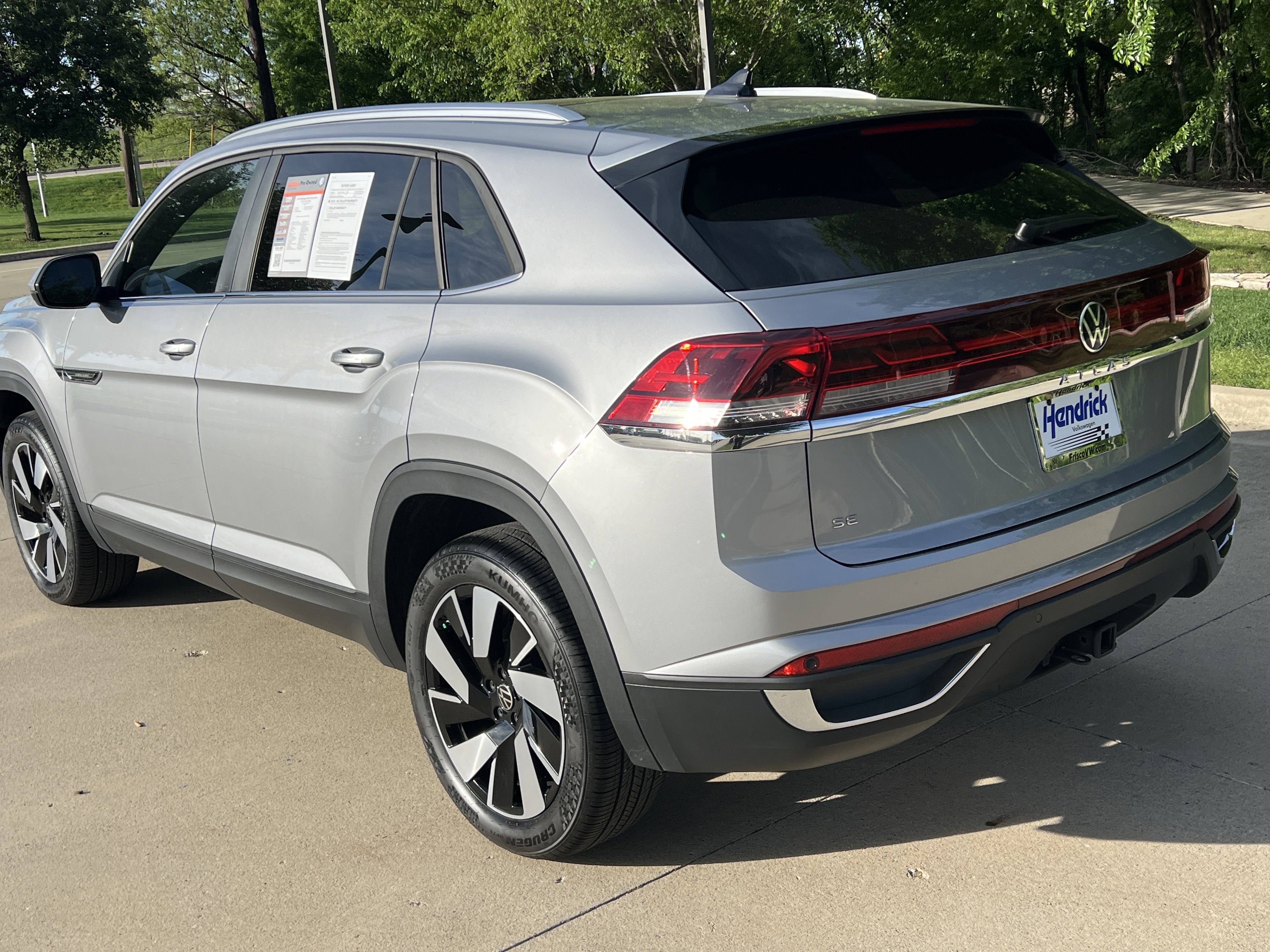 Certified 2025 Volkswagen Atlas Cross Sport SE w/ Panoramic Sunroof Package FWD image 9