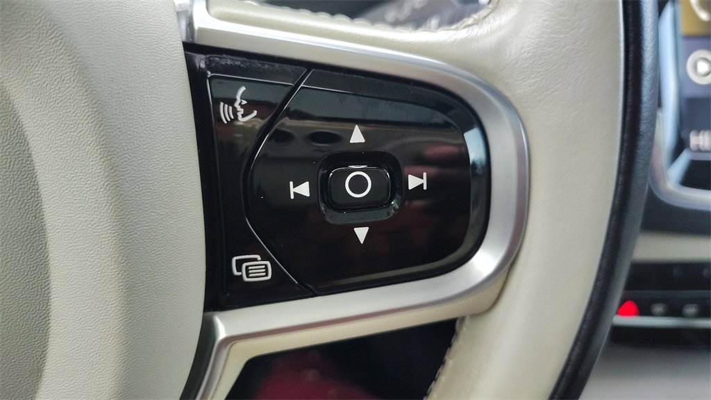 Used 2019 Volvo XC90 T6 Momentum w/ Protection Package Premier image 14