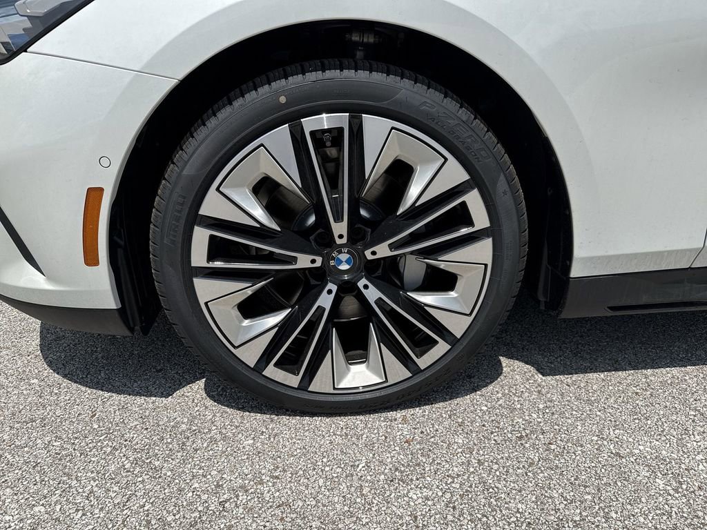 Used 2026 BMW 530i xDrive w/ Premium Package image 13