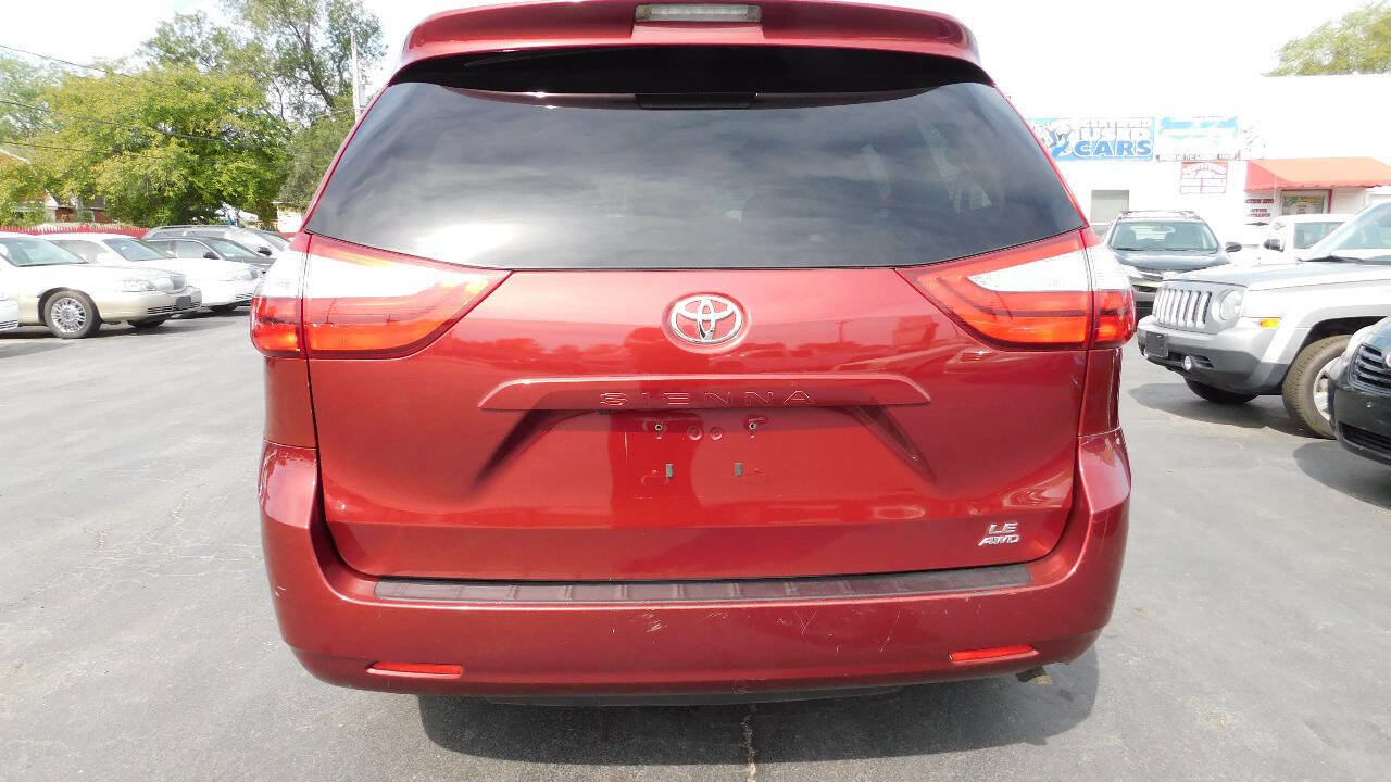 Used 2017 Toyota Sienna LE image 24