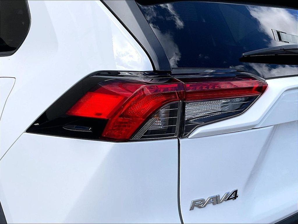 Certified 2025 Toyota RAV4 LE AWD/4WD image 33