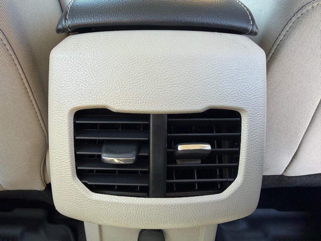 Used 2019 Ford Fusion SE FWD image 39