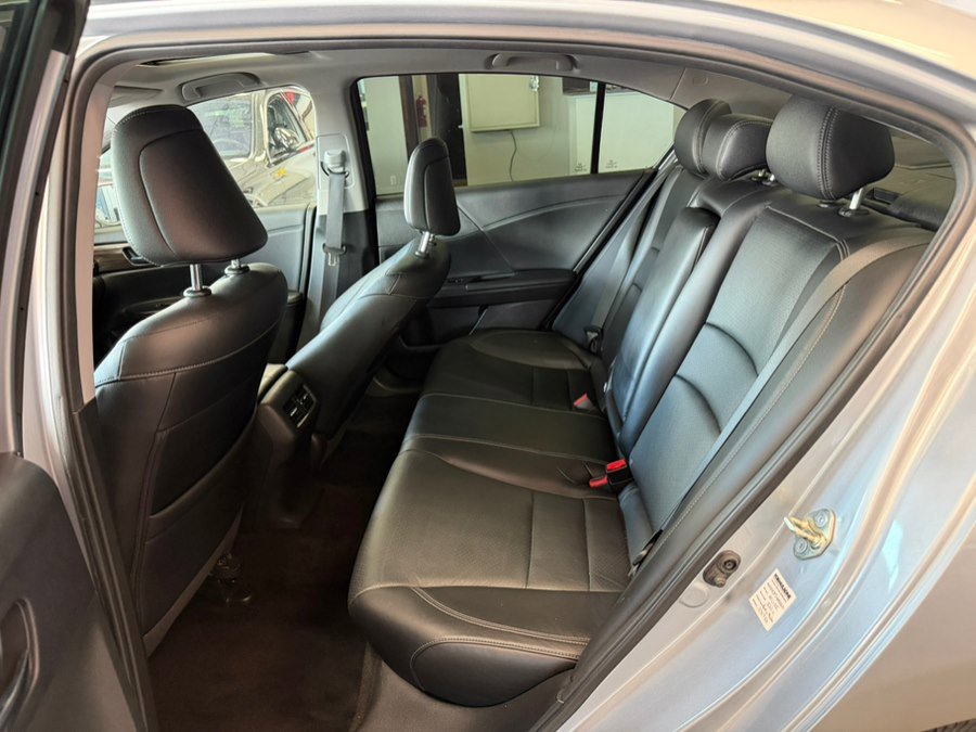 Used 2017 Honda Accord Touring image 23