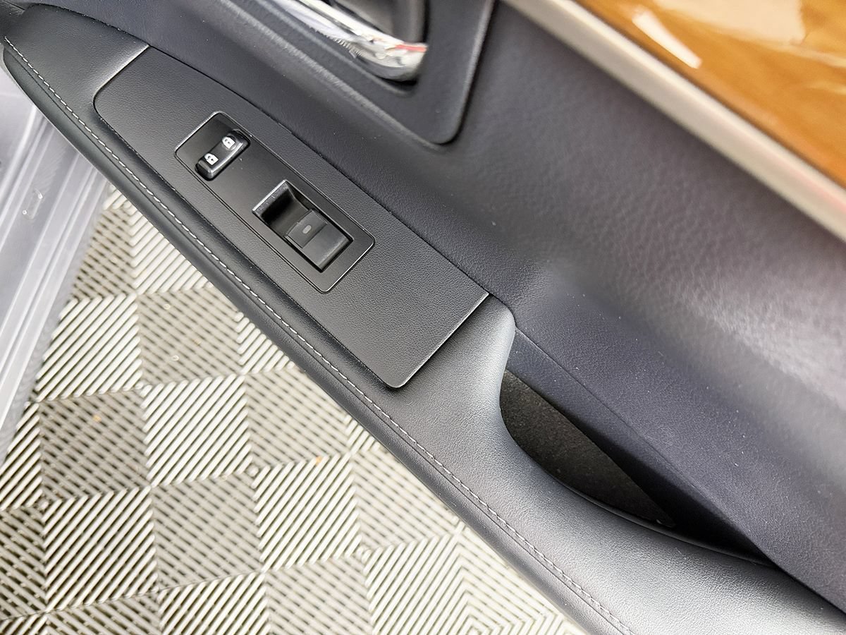 Used 2014 Lexus ES 300h w/ Luxury Package w/Bamboo Trim FWD image 44