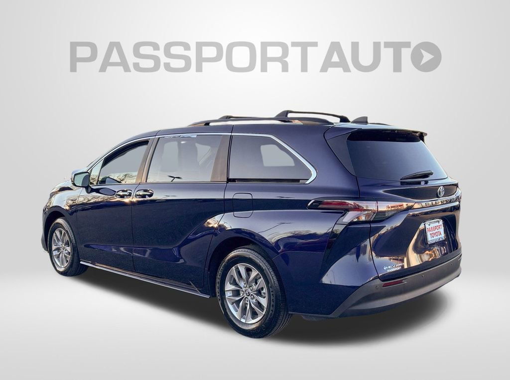 Used 2025 Toyota Sienna XLE video 3