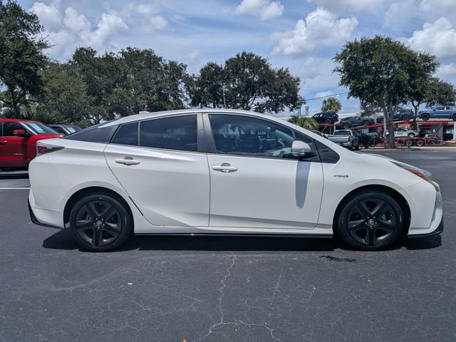 Used 2017 Toyota Prius Four Touring w/ Appearance Package FWD image 3