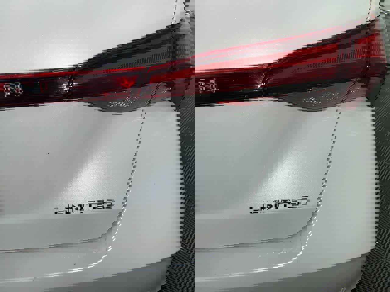 Used 2022 Toyota Avalon Limited w/ Advanced Safety Package image 12