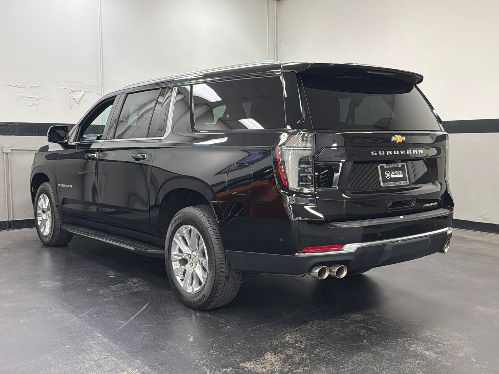 Used 2025 Chevrolet Suburban Premier w/ Sun And Tow Package AWD/4WD image 9