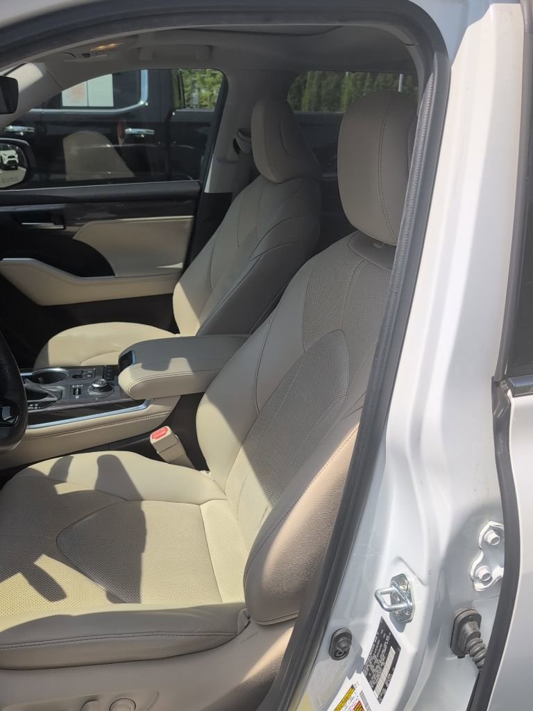 Used 2022 Toyota Highlander Limited image 6