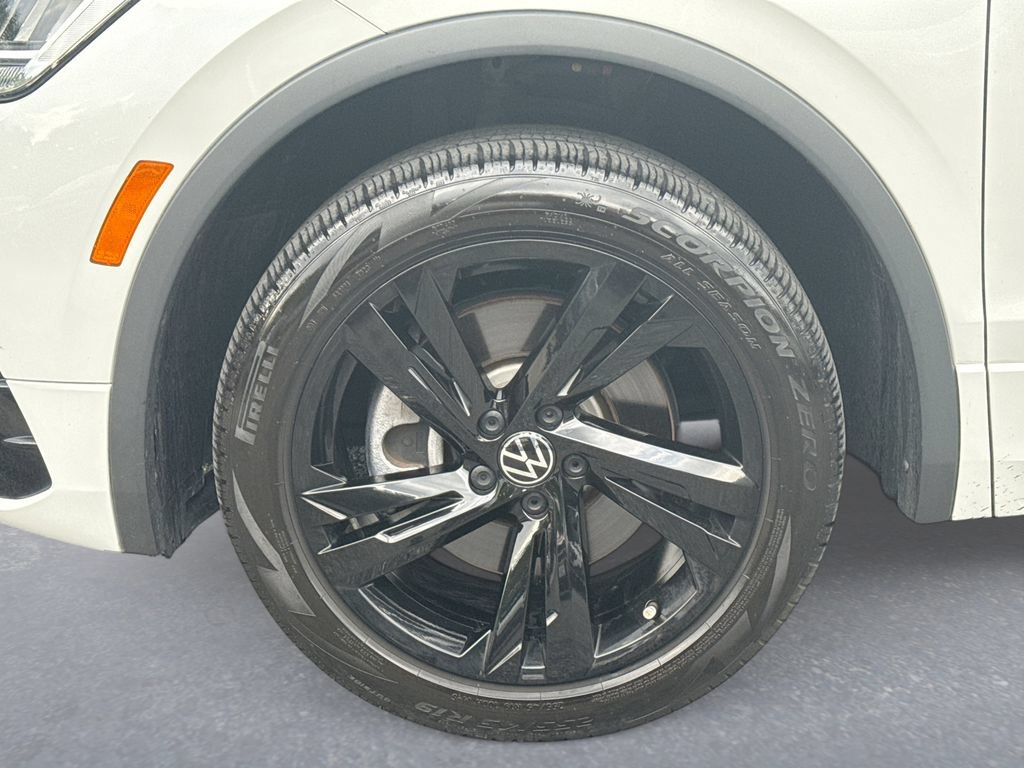 Used 2024 Volkswagen Tiguan SE R-Line AWD/4WD image 19