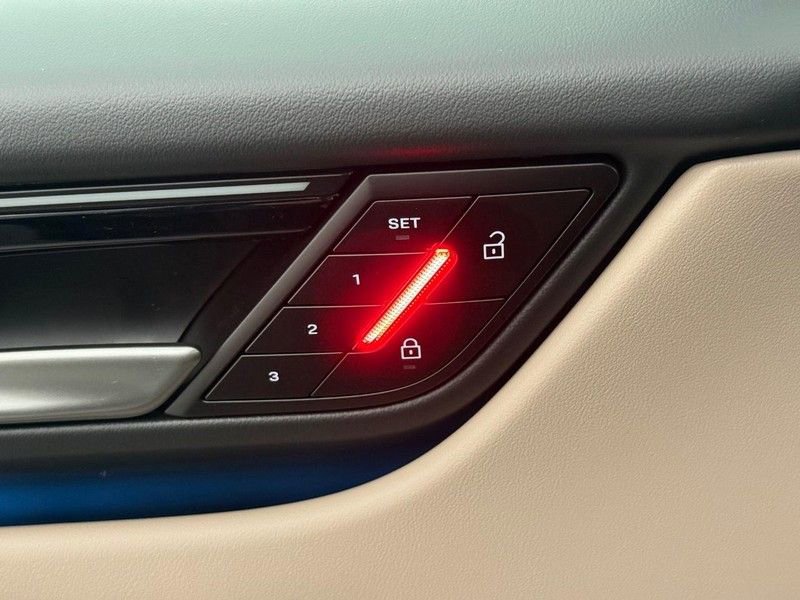 New 2026 Porsche Macan 4 Electric AWD/4WD image 18