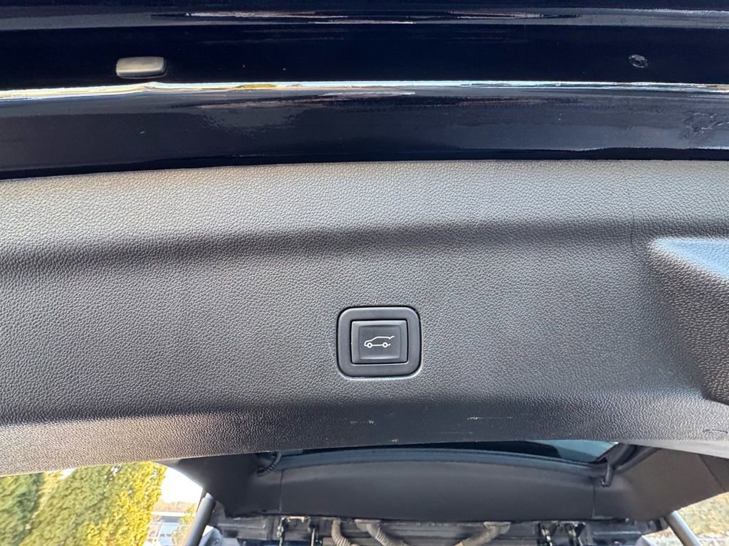 Used 2023 GMC Yukon Denali w/ Denali Reserve Package image 32