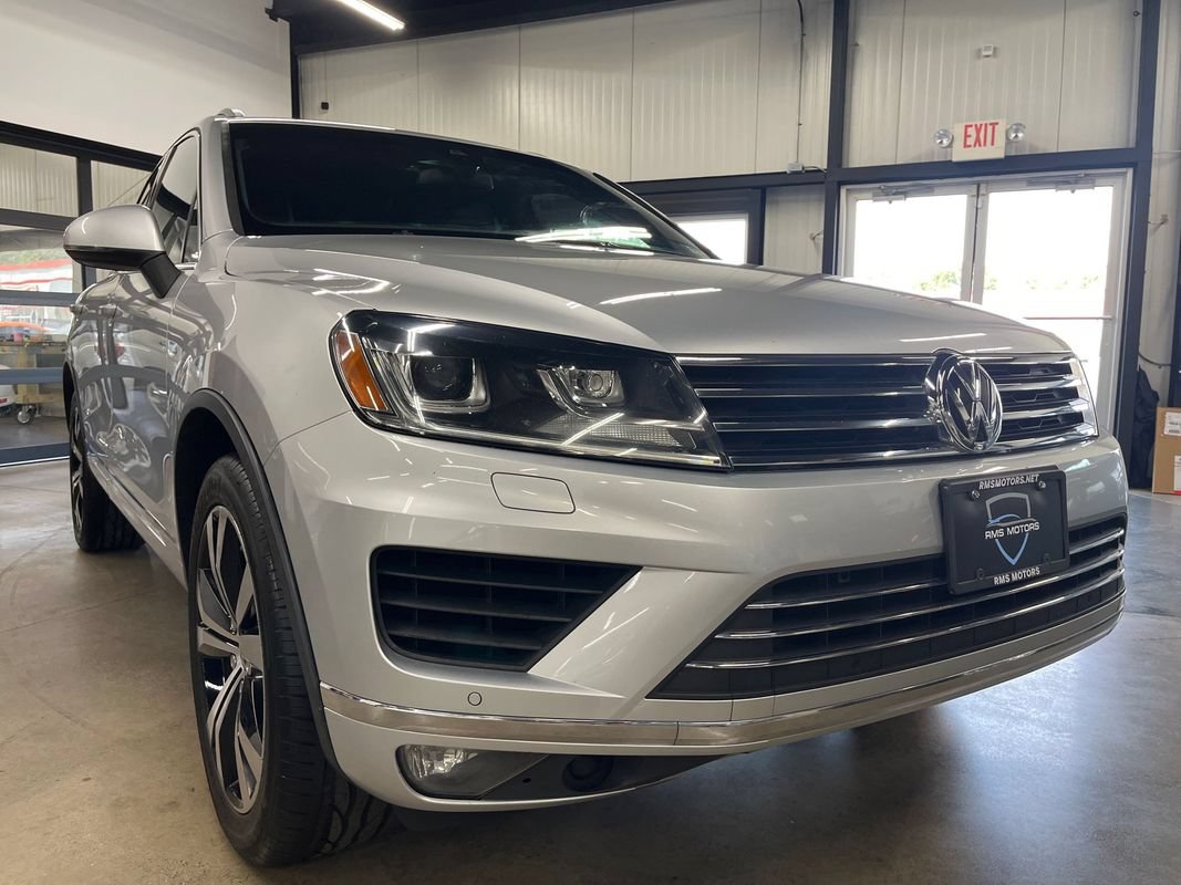 Used 2017 Volkswagen Touareg Wolfsburg Edition AWD/4WD image 21
