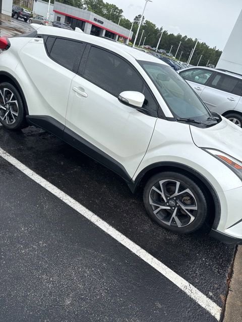 Used 2018 Toyota C-HR XLE FWD image 4